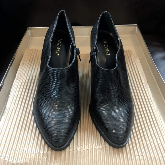 Heel boot - Picture 2 of 3